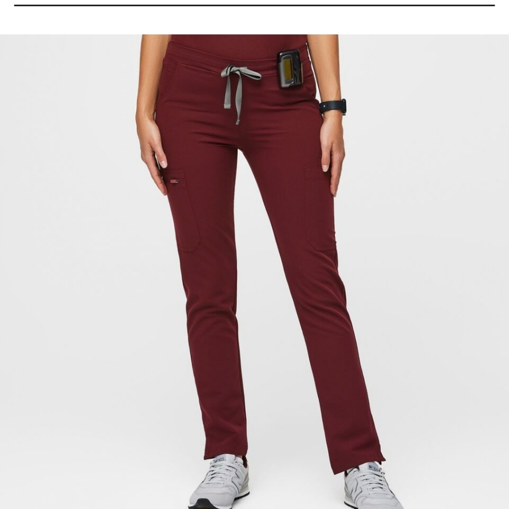 FIGS Womens burgundy Scrub Pants, size MP